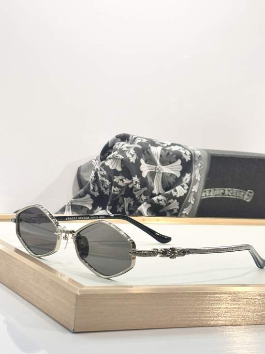 Picture of Chrome Hearts Sunglasses _SKUfw77670053fw
